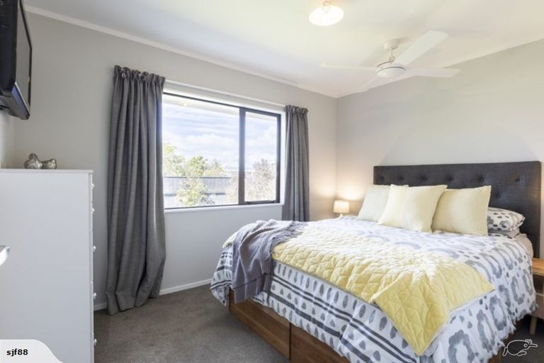 Photo of property in 6a Perrin Place, Kelvin Grove, Palmerston North, 4414