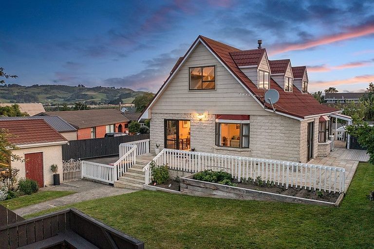 Photo of property in 75 Walton Park Avenue, Fairfield, Dunedin, 9018