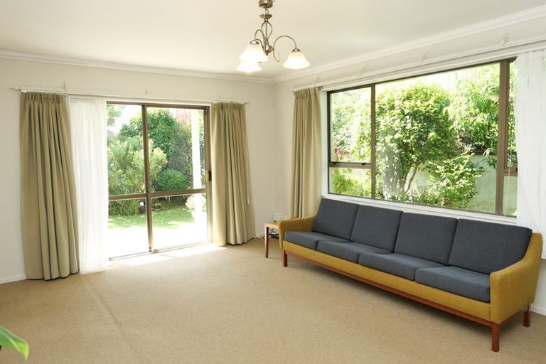 Photo of property in 28 Rewarewa Crescent, Waikanae, 5036