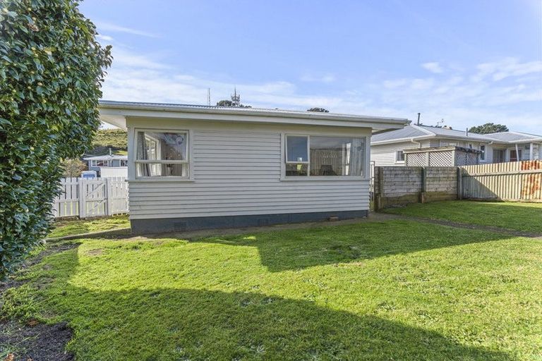 Photo of property in 6 Clearmont Crescent, Blagdon, New Plymouth, 4310