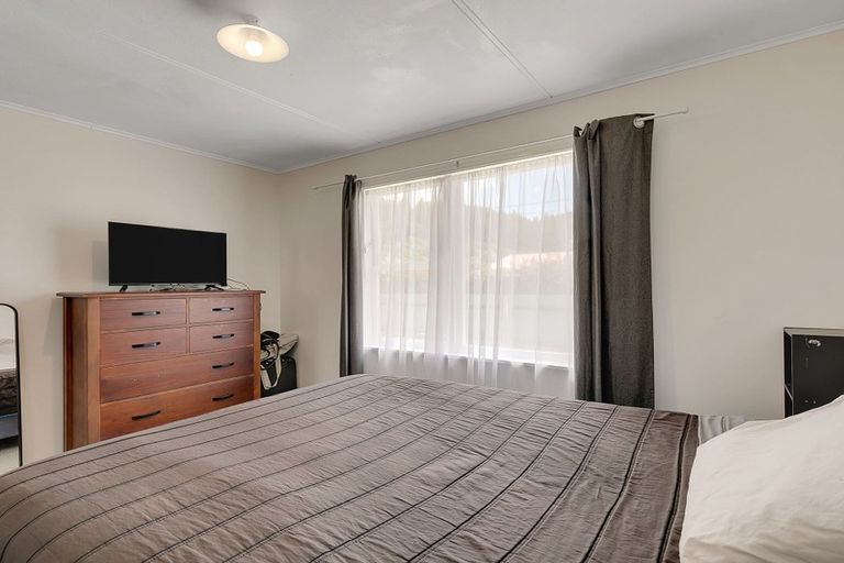 Photo of property in 19 Cardiff Crescent, Cannons Creek, Porirua, 5024