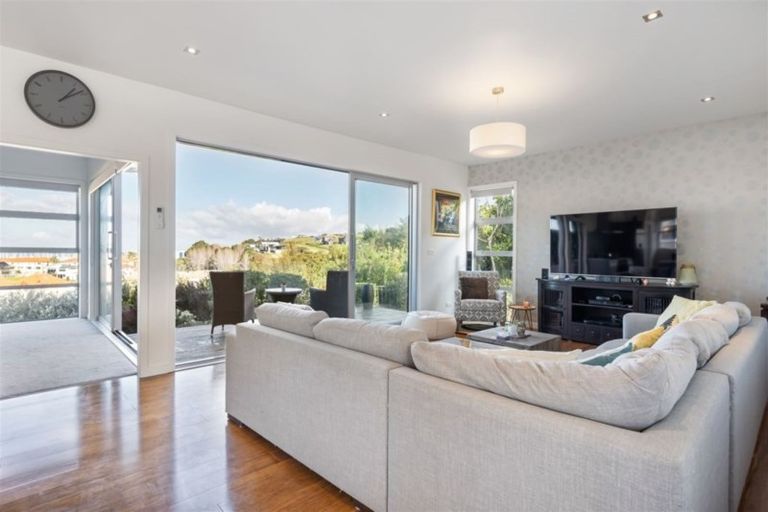 Photo of property in 11 Bella Vista Drive, Gulf Harbour, Whangaparaoa, 0930