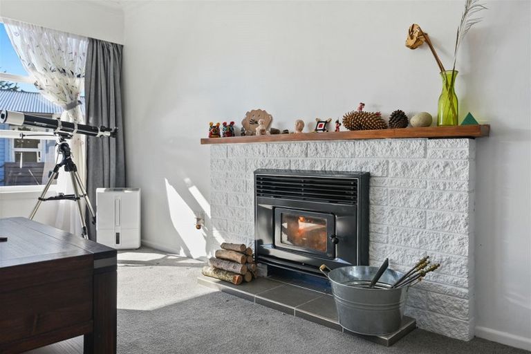 Photo of property in 16 Manapouri Place, Glenview, Hamilton, 3206