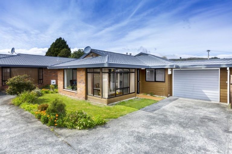 Photo of property in 2/8 Hay Street, Ebdentown, Upper Hutt, 5018