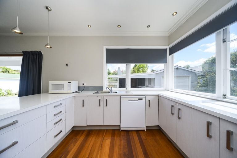 Photo of property in 583 Featherston Street, Roslyn, Palmerston North, 4414