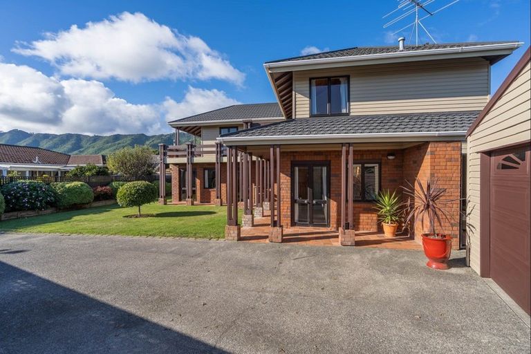 Photo of property in 98 Kapanui Road, Waikanae, 5036