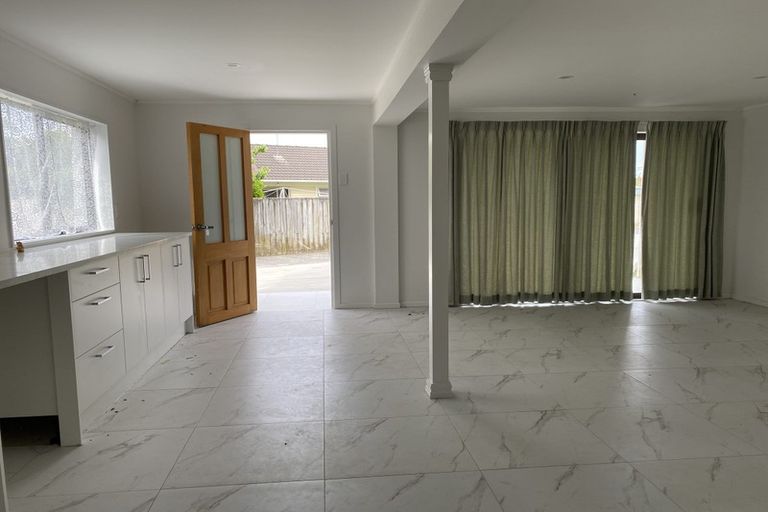 Photo of property in 103 Hutchinsons Road, Bucklands Beach, Auckland, 2014