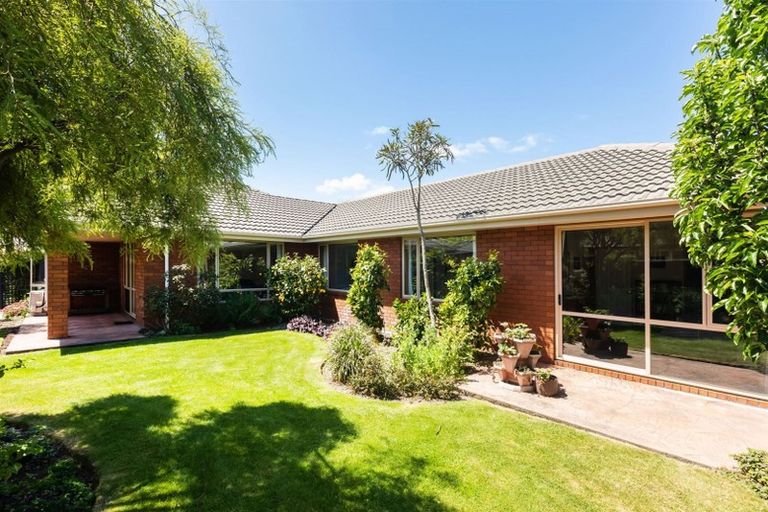 Photo of property in 25 Chesterfield Mews, Russley, Christchurch, 8042