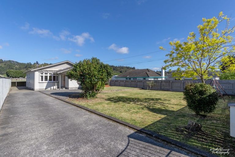 Photo of property in 316 Stokes Valley Road, Stokes Valley, Lower Hutt, 5019