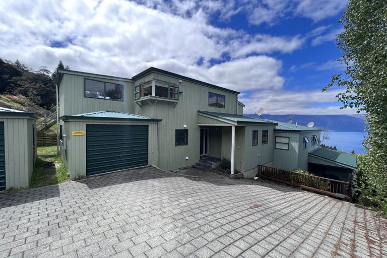 Photo of property in 117a Wynyard Crescent, Fernhill, Queenstown, 9300