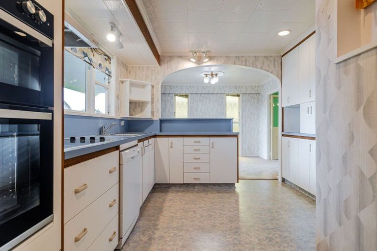 Photo of property in 38 Peters Avenue, Cloverlea, Palmerston North, 4412