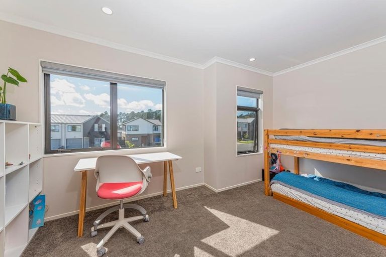 Photo of property in 4 Lumbarda Drive, Kumeu, 0810