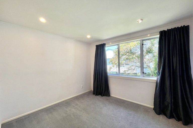 Photo of property in 1 Taha Road, Te Atatu South, Auckland, 0610