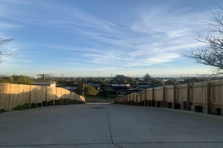 Photo of property in 98 Cardiff Road, Pakuranga, Auckland, 2010