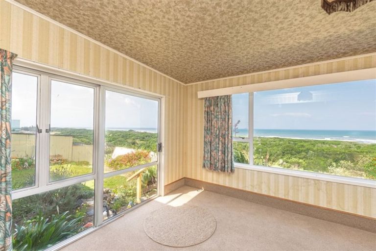 Photo of property in 93 Karaka Street, Castlecliff, Whanganui, 4501