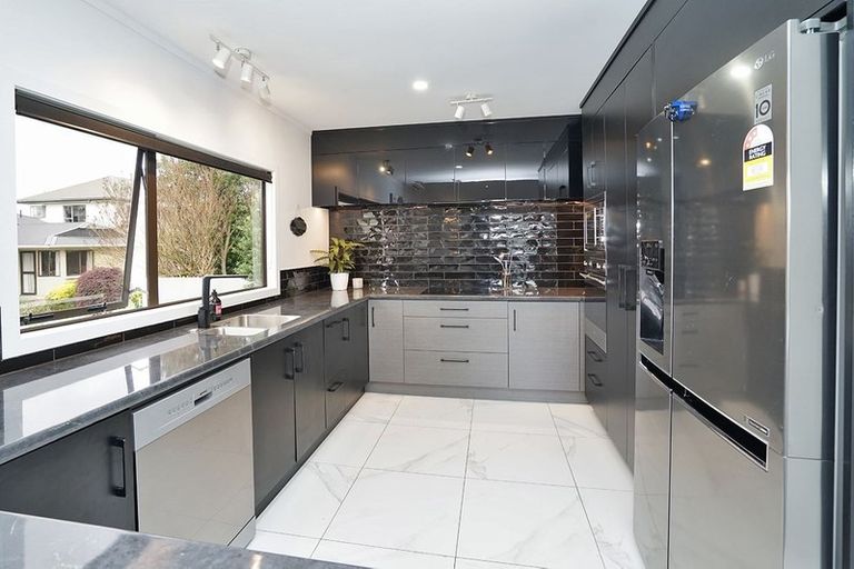 Photo of property in 10b Burn-murdoch Street, St Andrews, Hamilton, 3200