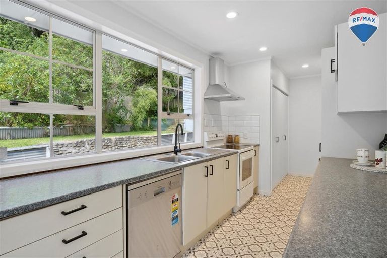 Photo of property in 21 Thomson Grove, Stokes Valley, Lower Hutt, 5019