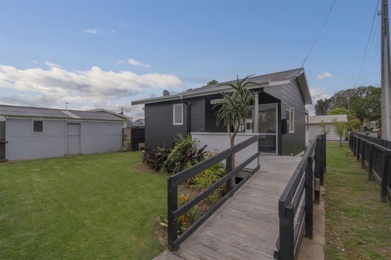 Photo of property in 6 Aputa Avenue, Te Puru, Thames, 3575