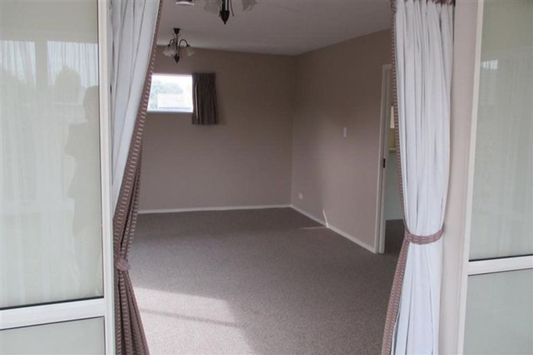 Photo of property in 3 Pyatt Place, Redwood, Christchurch, 8051