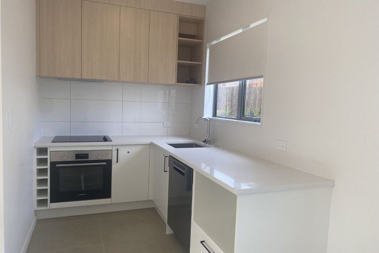 Photo of property in 1/35 Renata Crescent, Te Atatu Peninsula, Auckland, 0610