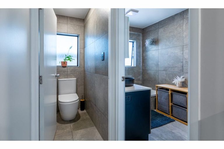 Photo of property in 1/16 Edwin Freeman Place, Ranui, Auckland, 0612