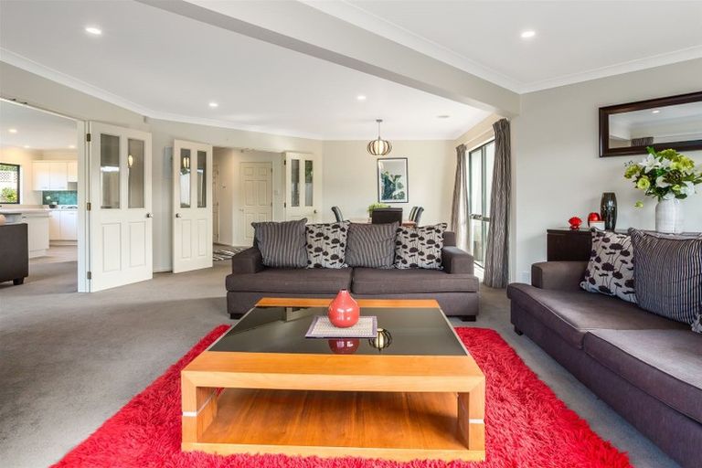 Photo of property in 22 Lanyon Place, Whitby, Porirua, 5024