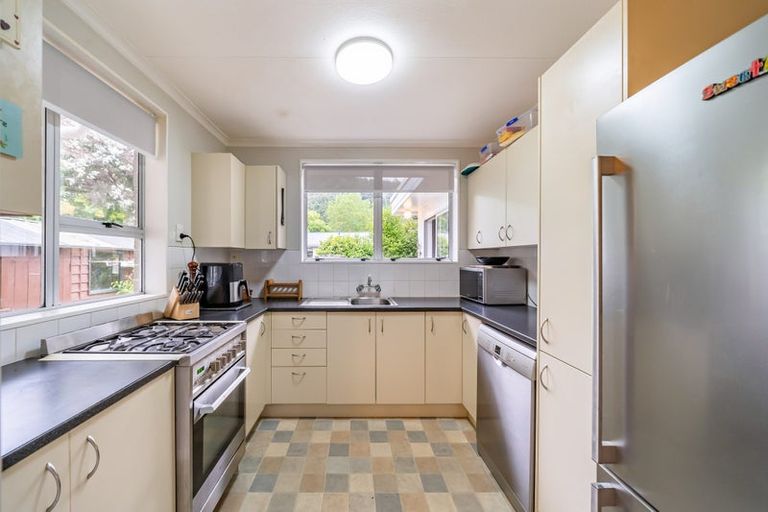 Photo of property in 2/7 Harvard Grove, Totara Park, Upper Hutt, 5018