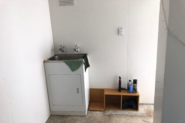 Photo of property in 12 Tracey Terrace, Te Atatu South, Auckland, 0602