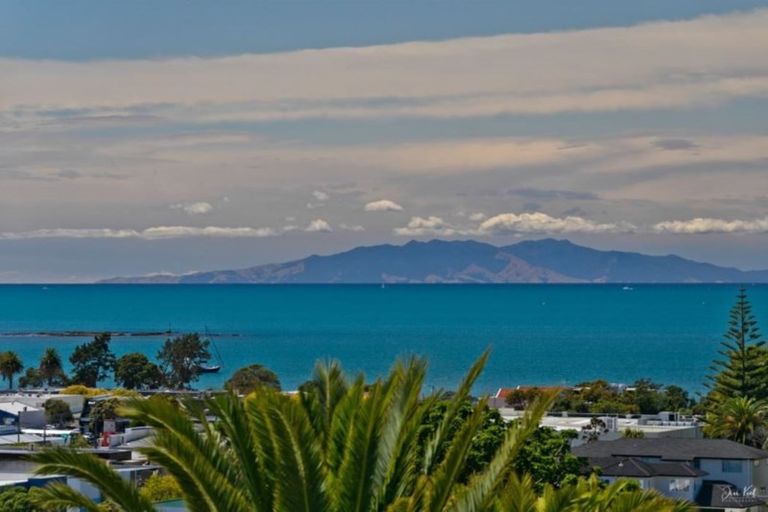Photo of property in 17 Nigel Road, Browns Bay, Auckland, 0630