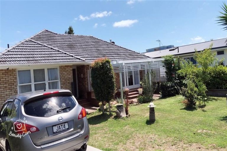 Photo of property in 35a Bradbury Road, Botany Downs, Auckland, 2010
