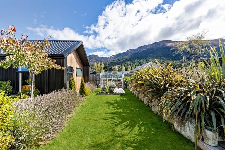 Photo of property in 1 Hewson Crescent, Lake Hawea, Wanaka, 9382