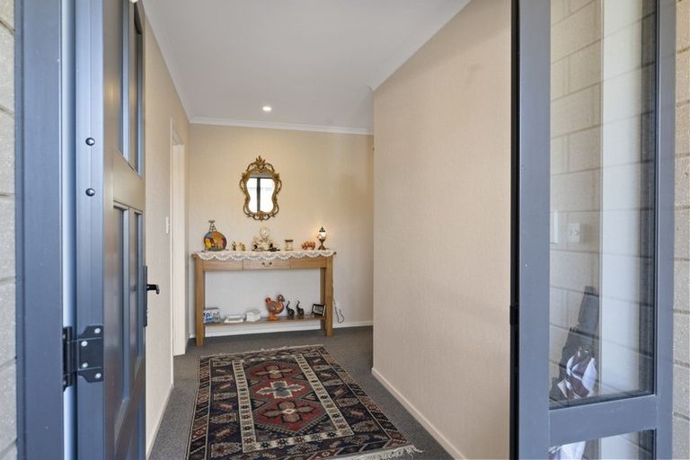 Photo of property in 53 Alberta Road, Glen Avon, New Plymouth, 4312