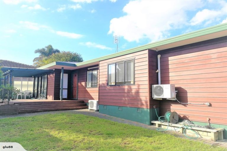 Photo of property in 1/63 Gosford Drive, Botany Downs, Auckland, 2010
