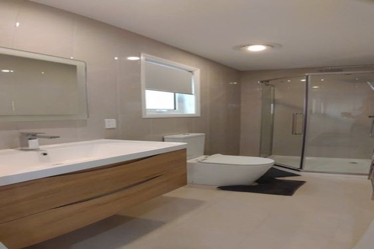 Photo of property in 36 Trias Road, Totara Vale, Auckland, 0629