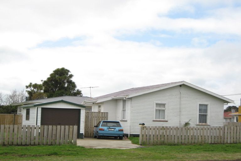 Photo of property in 2 Cracroft Street, Waitara, 4320