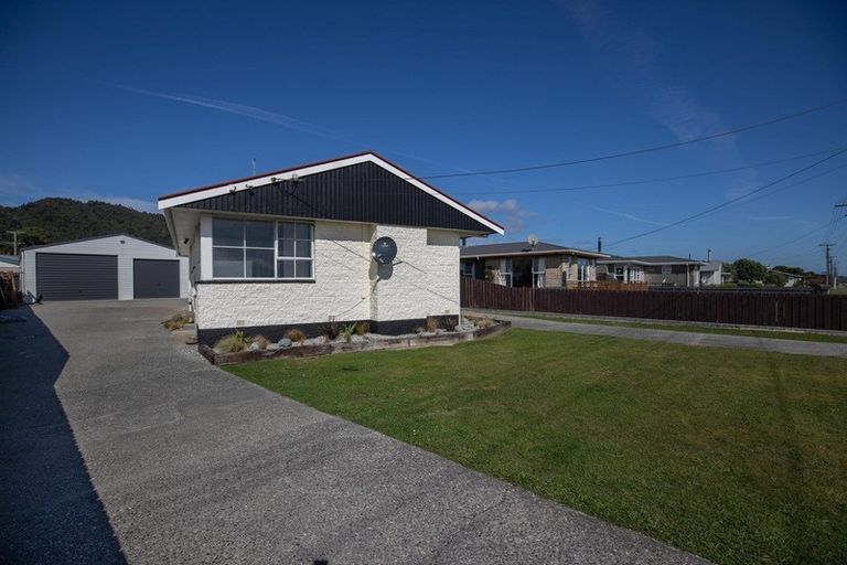 Photo of property in 100 Domett Esplanade, Cobden, Greymouth, 7802