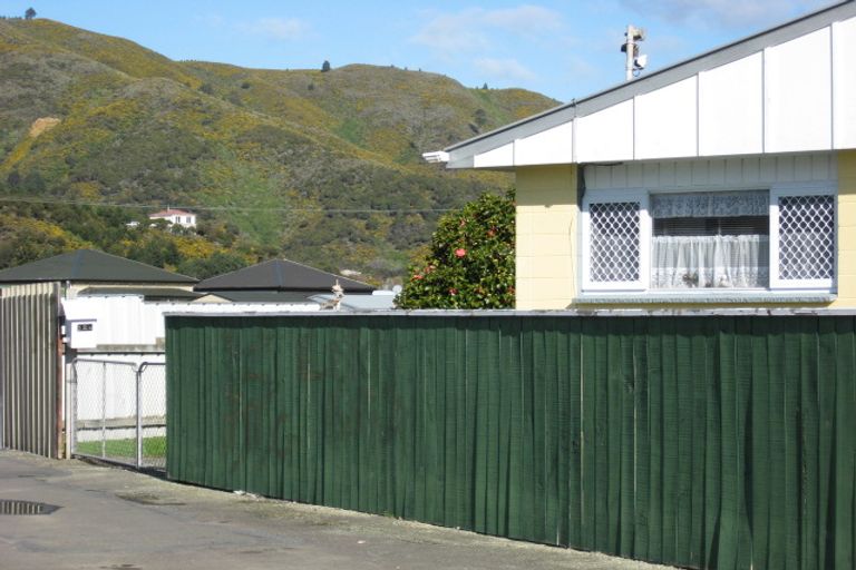 Photo of property in 12a Matthews Road, Wainuiomata, Lower Hutt, 5014