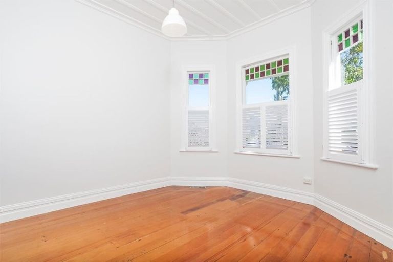 Photo of property in 12 Albany Road, One Tree Point, 0118