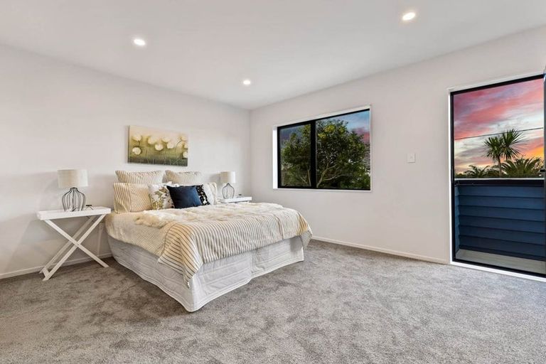 Photo of property in 67b Tiroroa Avenue, Te Atatu South, Auckland, 0610