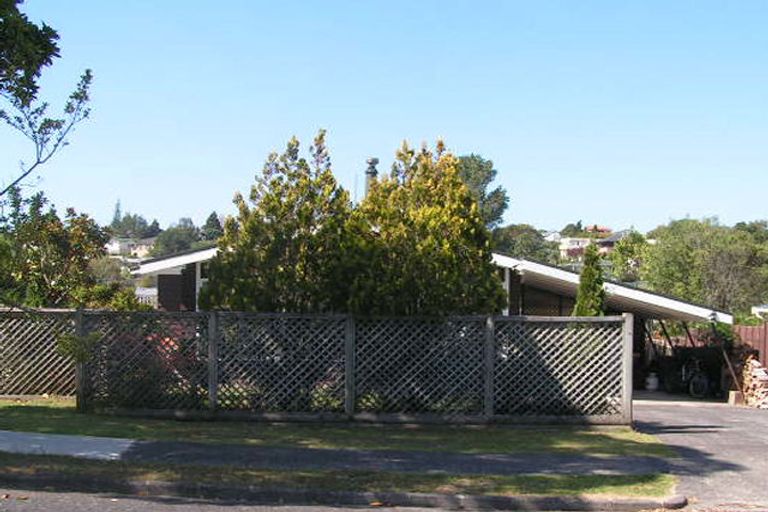 Photo of property in 64 Knightsbridge Drive, Forrest Hill, Auckland, 0620