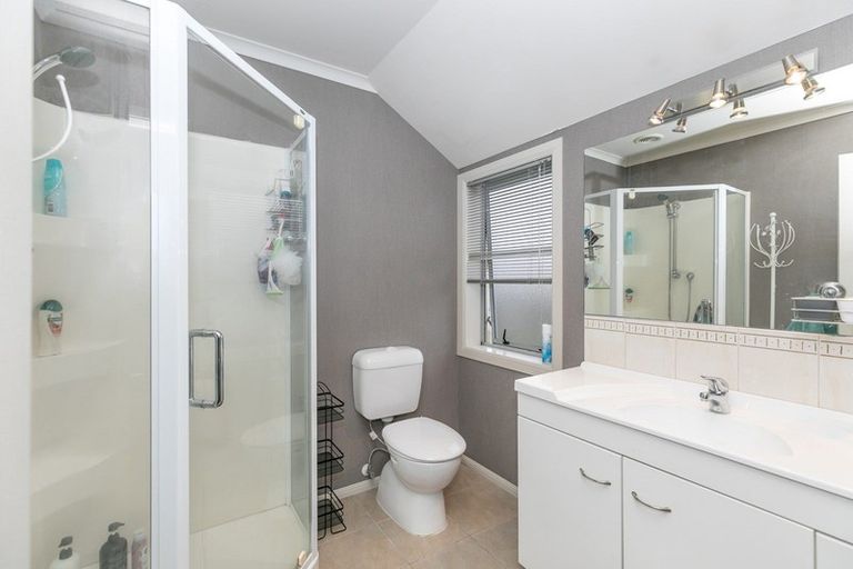 Photo of property in 20 Whitford Place, Rototuna North, Hamilton, 3210