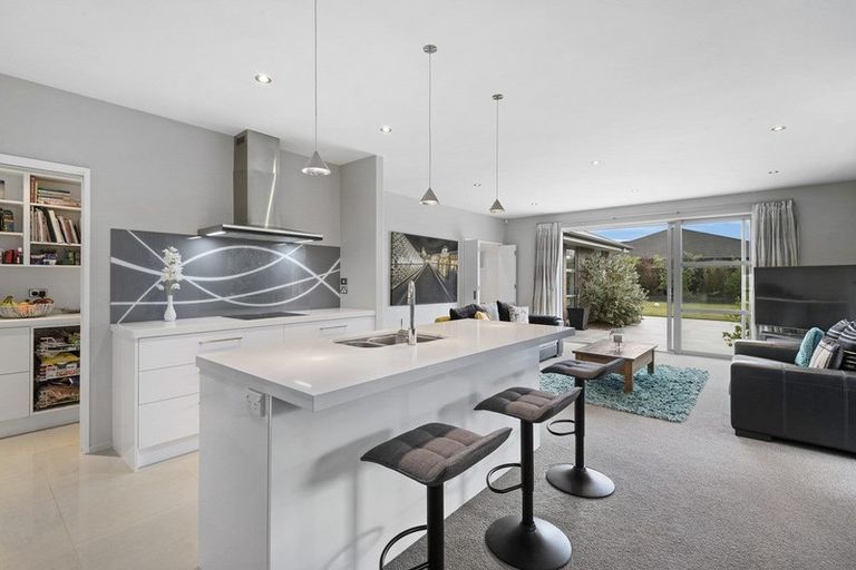 Photo of property in 87 Mcmahon Drive, Aidanfield, Christchurch, 8025