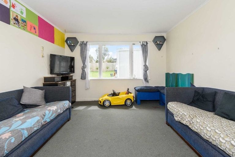 Photo of property in 12 Igloo Place, Red Hill, Papakura, 2110