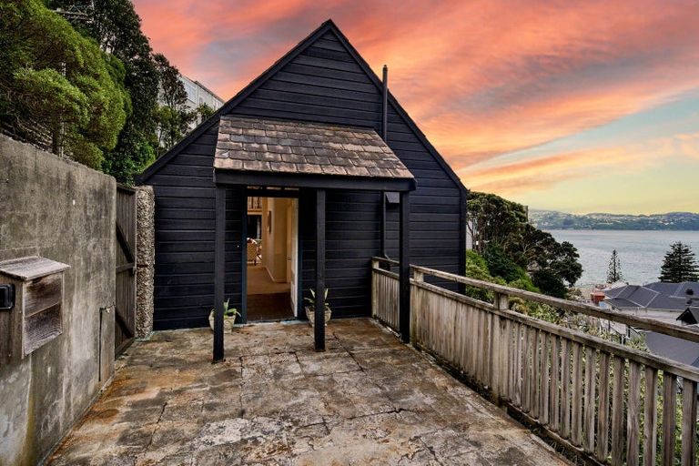 Photo of property in 28 Hay Street, Oriental Bay, Wellington, 6011