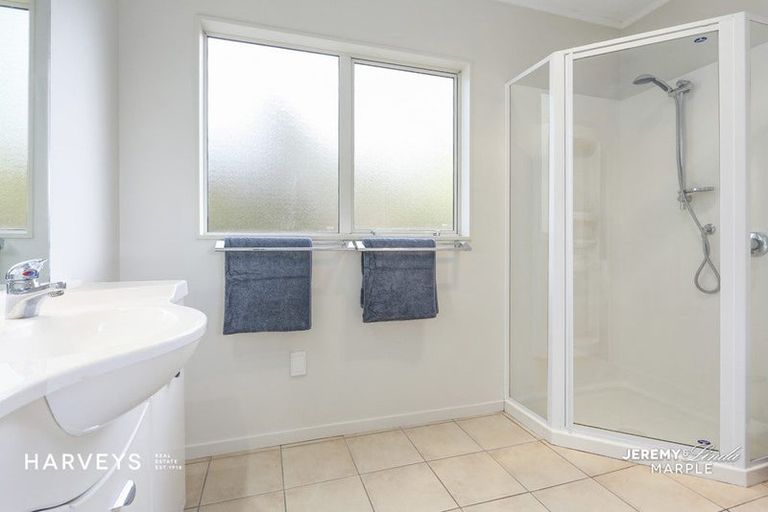 Photo of property in 13a West Lynn Road, Titirangi, Auckland, 0604