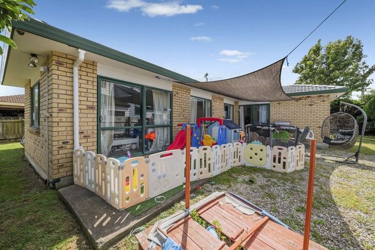 Photo of property in 548 Massey Road, Mangere, Auckland, 2022