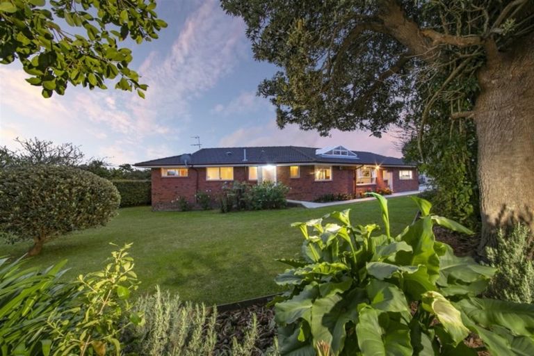 Photo of property in 17 Scanlen Terrace, Kelston, Auckland, 0602