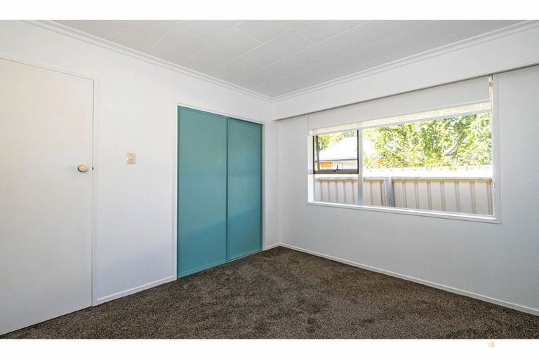 Photo of property in 10a-b Churchill Place, Waimate, 7924