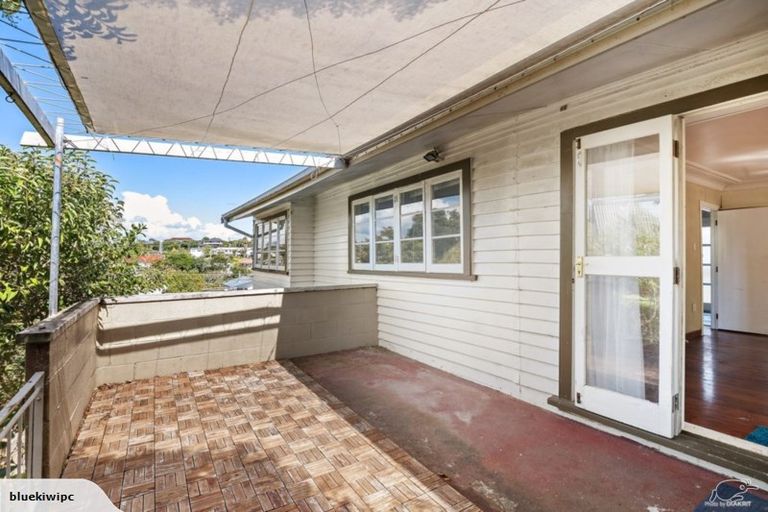 Photo of property in 50 Hebron Road, Waiake, Auckland, 0630