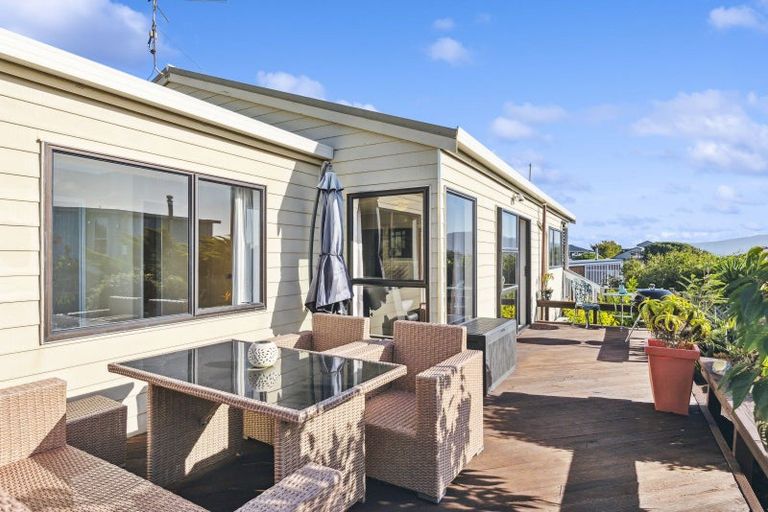 Photo of property in 15 Pine Ridge Terrace, Waikanae Beach, Waikanae, 5036